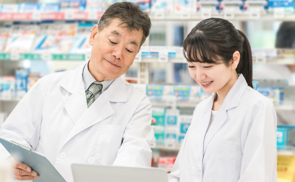 令和8年度診療報酬改定は+3.09％、調剤は+0.08%。薬局経営者がおさえておきたいポイントとは