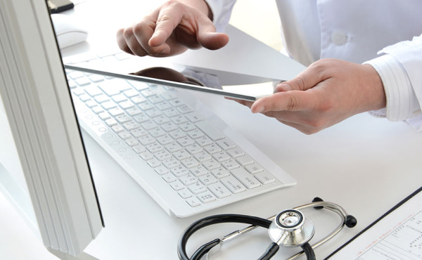 レセコン一体型電子カルテで何ができる？具体的システムから選び方まで解説