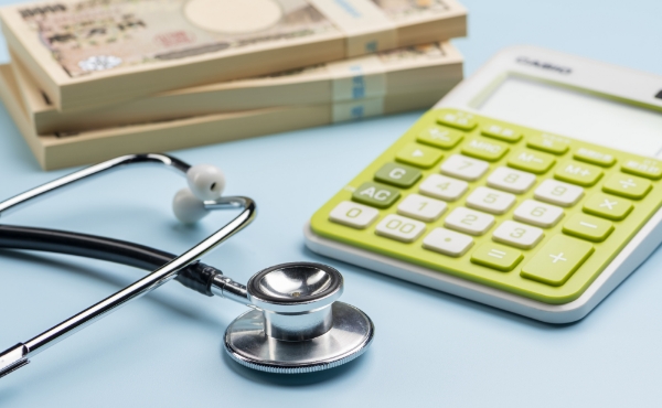 診療報酬改定は何年ごと？背景や次の改定タイミングについても解説